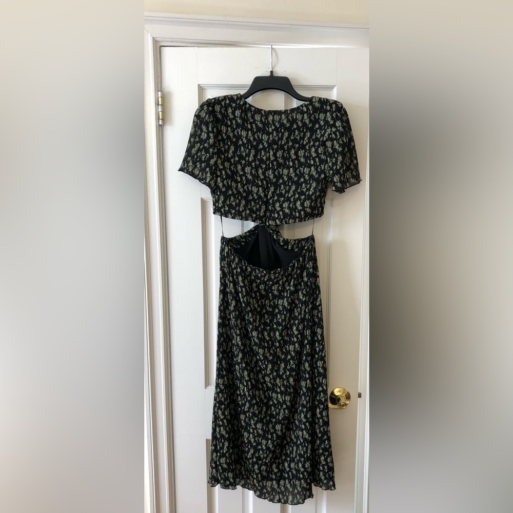 NWT! Drew Plisse Cut-Out Twist Front Dress in Ditsy Floral - Picture 7 of 11